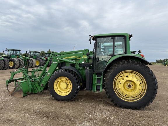 2009 John Deere 7330 Tractor