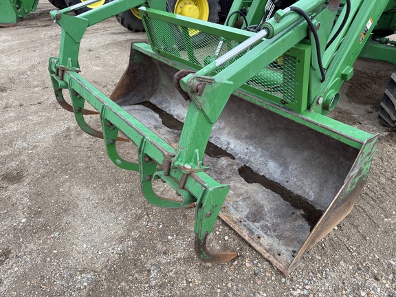 2009 John Deere 7330 Tractor