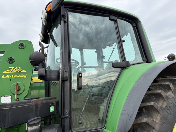 2009 John Deere 7330 Tractor
