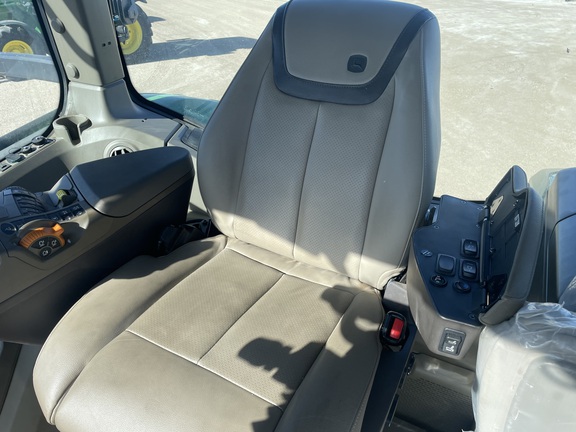 2024 John Deere 8R 250 Tractor