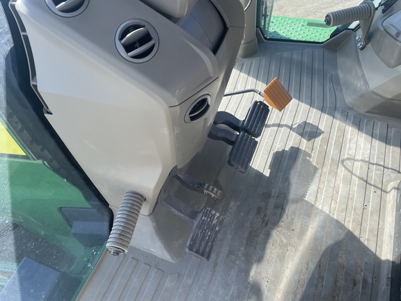 2024 John Deere 8R 250 Tractor