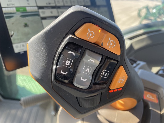 2024 John Deere 8R 250 Tractor