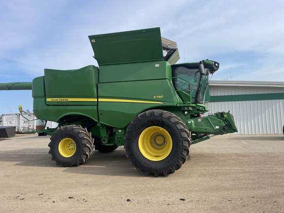 2021 John Deere S790 Combine