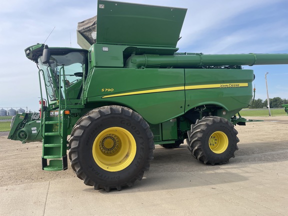 2021 John Deere S790 Combine