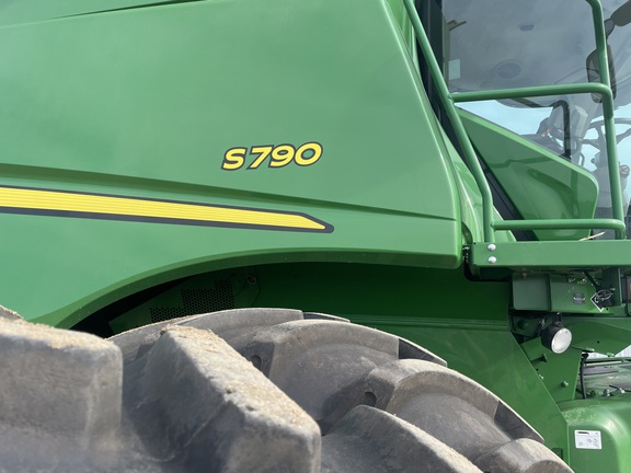 2021 John Deere S790 Combine