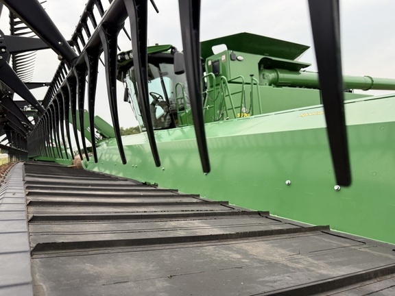 2019 John Deere 745FD Header Combine