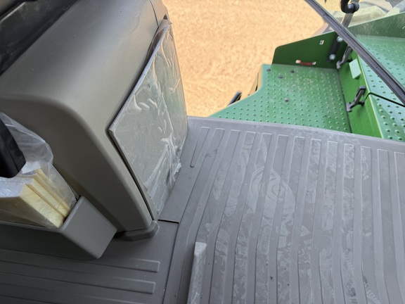 2025 John Deere 9R 540 Tractor 4WD