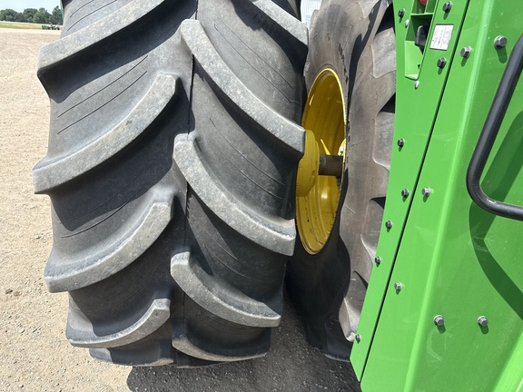 2025 John Deere 9R 590 Tractor 4WD