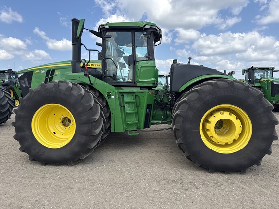 2025 John Deere 9R 590 Tractor 4WD