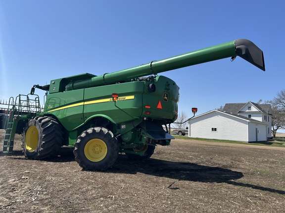 2022 John Deere S770 Combine