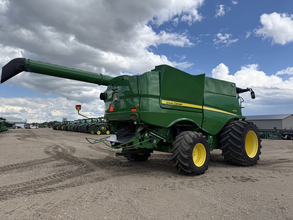 2022 John Deere S770 Combine