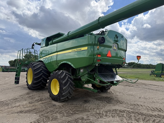 2022 John Deere S770 Combine