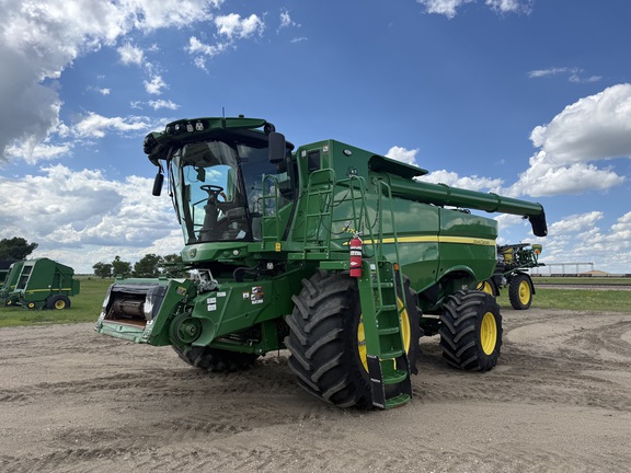 2022 John Deere S770 Combine