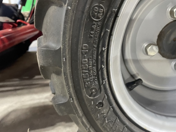 2018 Massey Ferguson GC1705 Tractor Compact