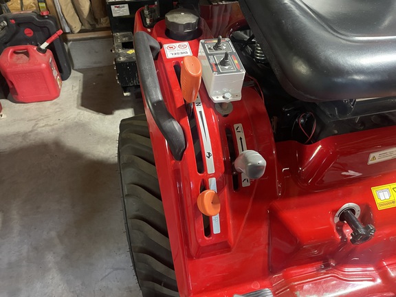 2018 Massey Ferguson GC1705 Tractor Compact