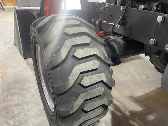 2018 Massey Ferguson GC1705 Tractor Compact