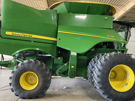 2023 John Deere S770 Combine