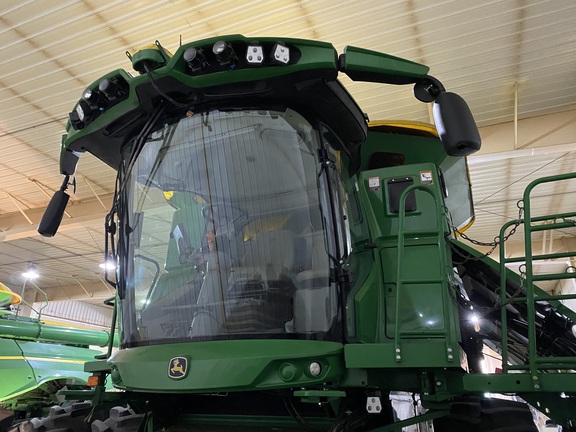 2023 John Deere S770 Combine