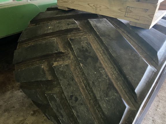 2013 J&M 1326-22 Grain Cart