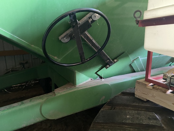 2013 J&M 1326-22 Grain Cart