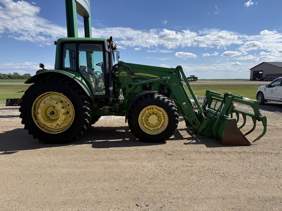 2009 John Deere 7330 Tractor