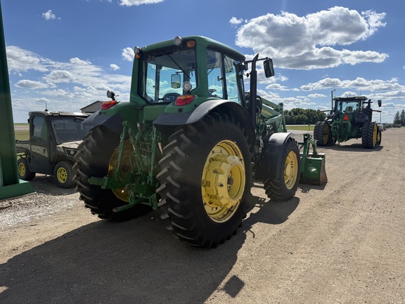 2009 John Deere 7330 Tractor