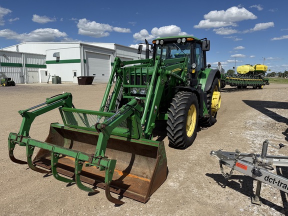2009 John Deere 7330 Tractor