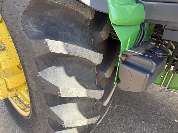 2009 John Deere 7330 Tractor