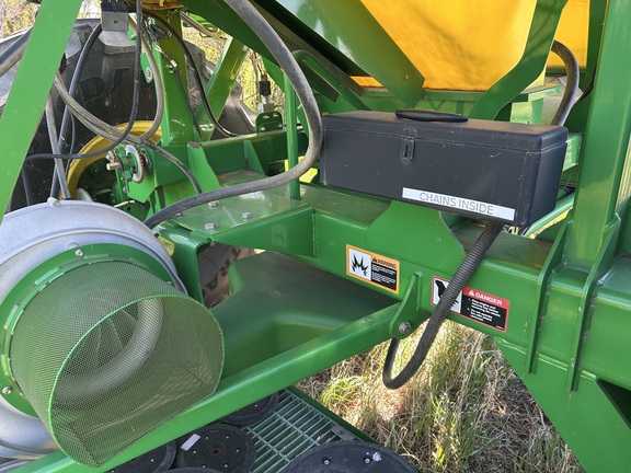 2009 John Deere 1890 Air Seeder