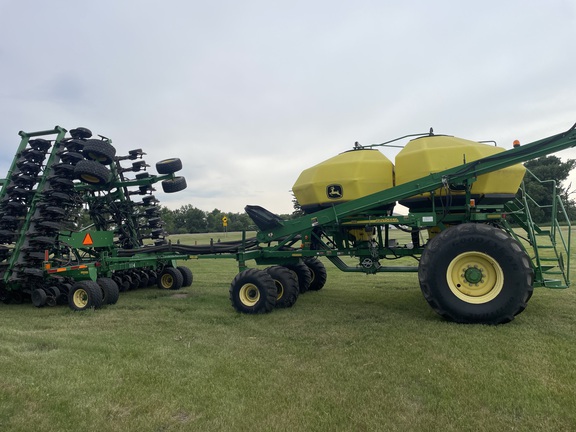 2009 John Deere 1890 Air Seeder