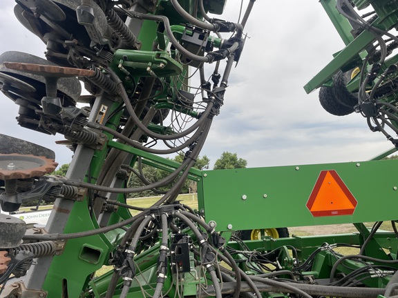 2009 John Deere 1890 Air Seeder