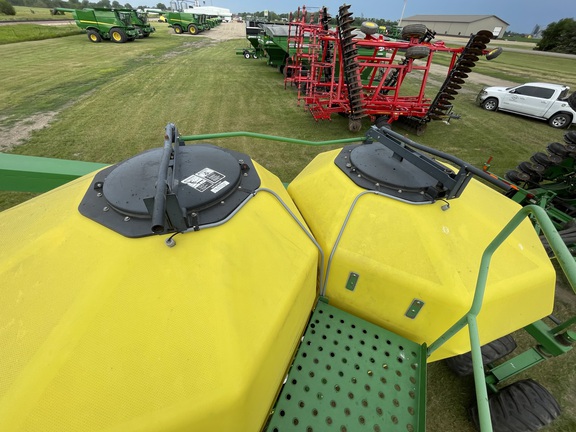 2009 John Deere 1890 Air Seeder