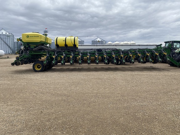 2022 John Deere DB90 Planter