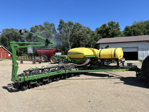 2012 John Deere 1770NT CCS Planter