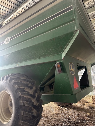 J&M 875-16 Grain Cart