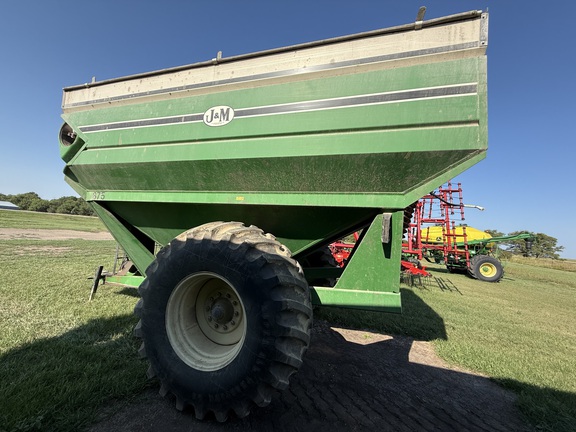 J&M 875-16 Grain Cart