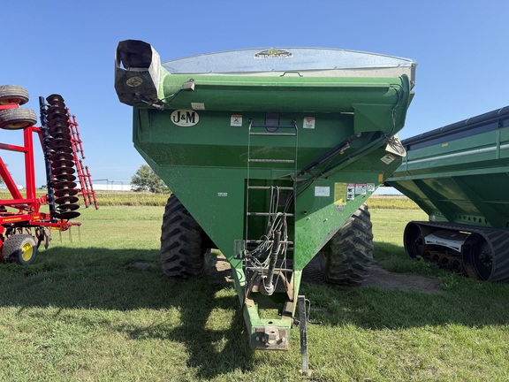 J&M 875-16 Grain Cart