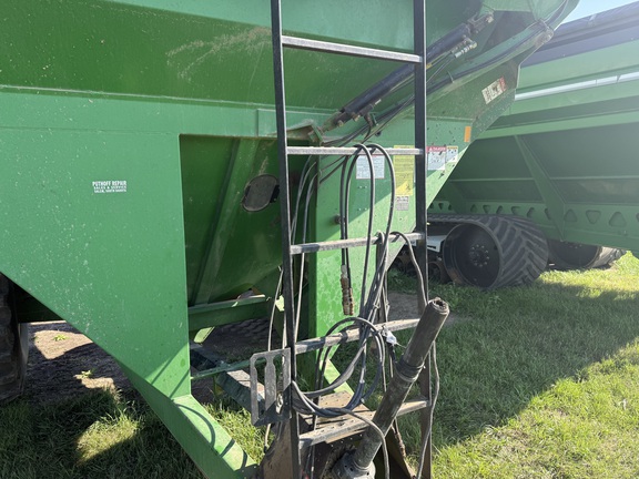 J&M 875-16 Grain Cart