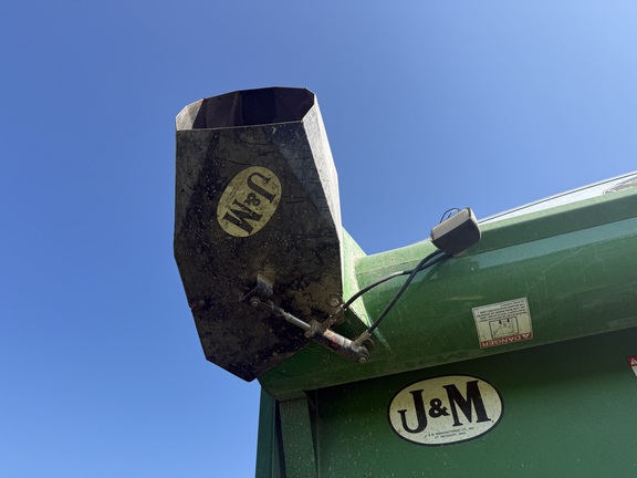 J&M 875-16 Grain Cart