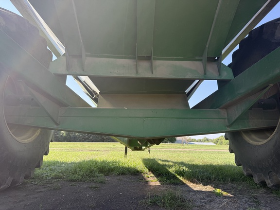 J&M 875-16 Grain Cart