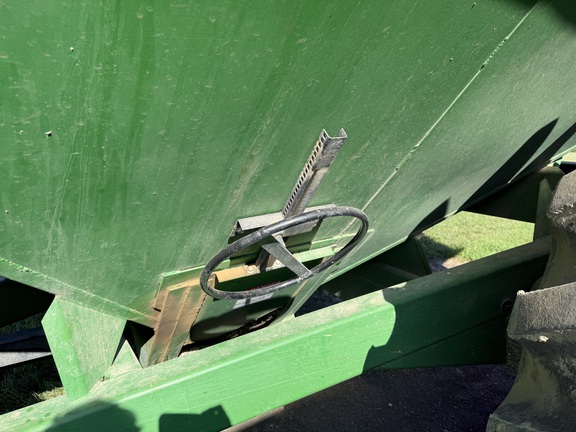 J&M 875-16 Grain Cart