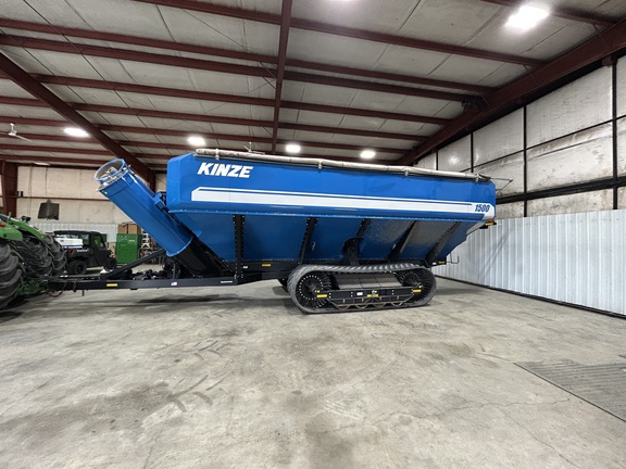 2020 Kinze 1500 Grain Cart