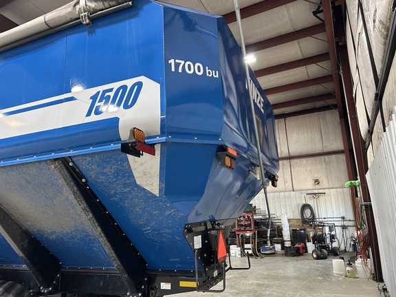 2020 Kinze 1500 Grain Cart