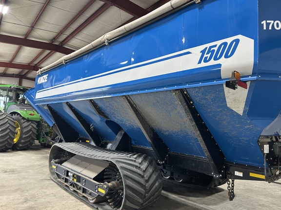 2020 Kinze 1500 Grain Cart