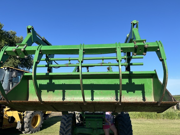 2006 John Deere 7220 Tractor