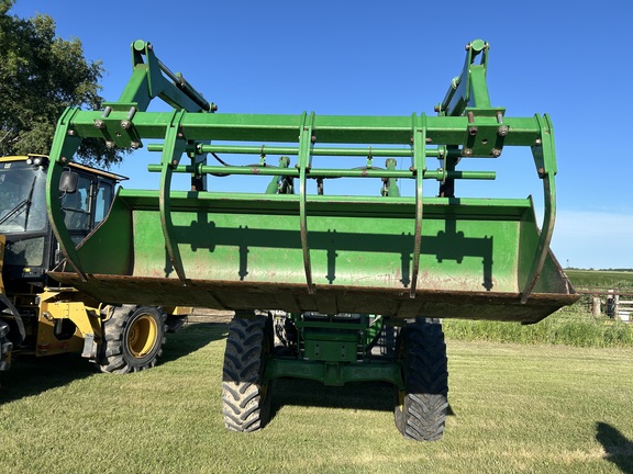 2006 John Deere 7220 Tractor