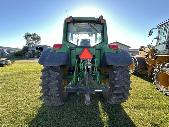 2006 John Deere 7220 Tractor