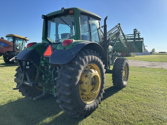2006 John Deere 7220 Tractor