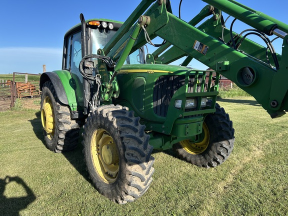 2006 John Deere 7220 Tractor