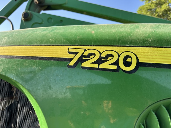2006 John Deere 7220 Tractor